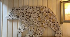 Панно из можжевельника "Медведь" 70х35см